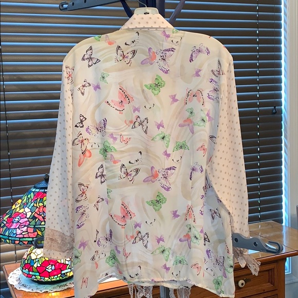 5/$20 Jaipur Sheer Snap Up Sheer Blouse Butterflies - Picture 4 of 5